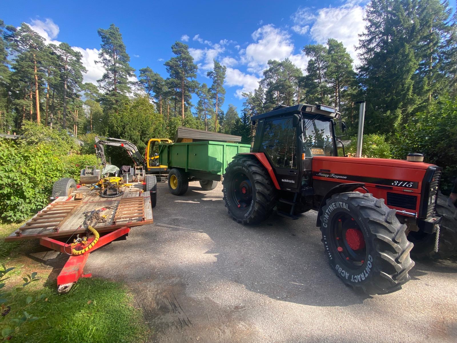 Maanpois ajoa parkkialueen laajennus sekä varaston salaojitus työmaalta